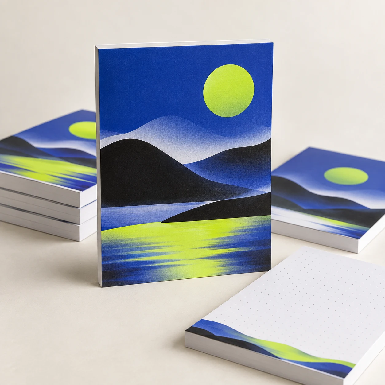 Kolorowa prezentacja produktu Notesy A6 - 25 kartek, Druk 4/0, papier 90gr/m2