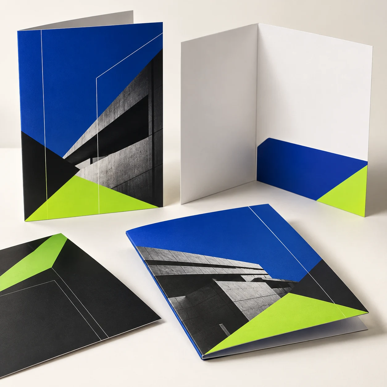 Kolorowa prezentacja produktu Foldery składane A4 do A5, 4+4 cmyk, kreda 300gr